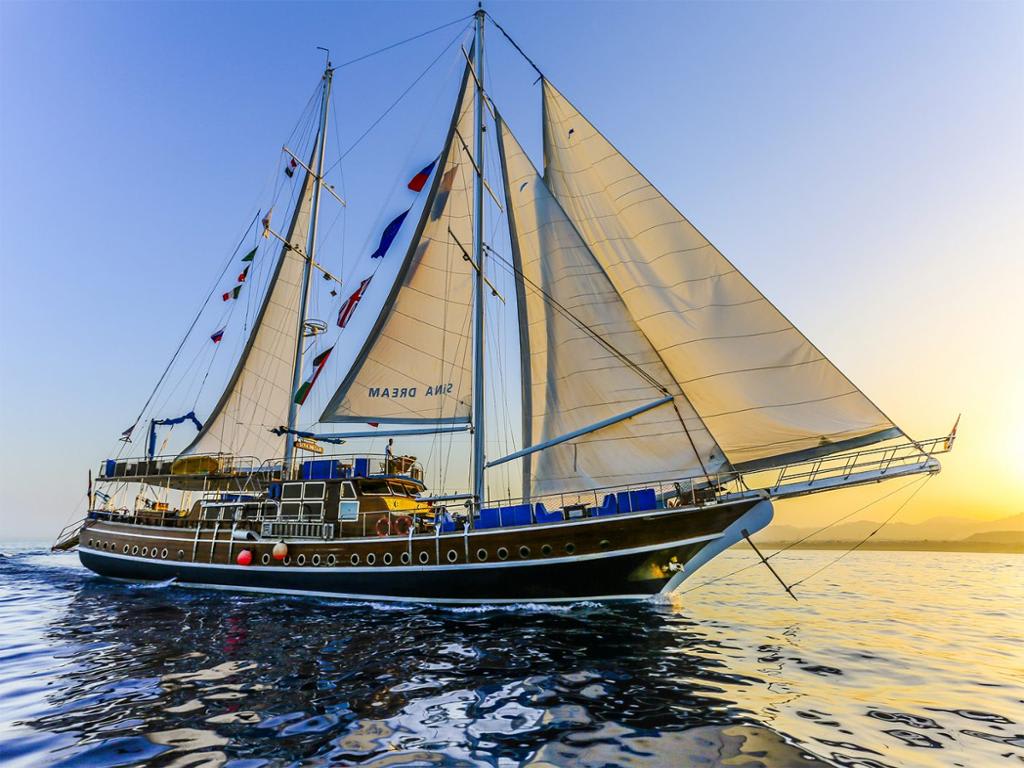 Sharm El Sheikh Sinai Dream Dinner Cruise