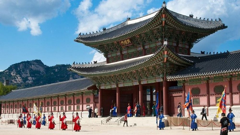 Small-Group Royal Palace and Seoul City Tour w/ Lunch & Hotel p/u