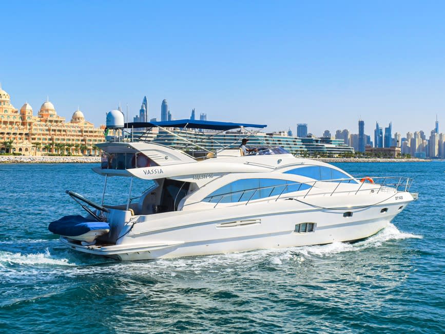 2 Hour Private 56 Ft Luxury Yacht Vassia Tour in Dubai Marina